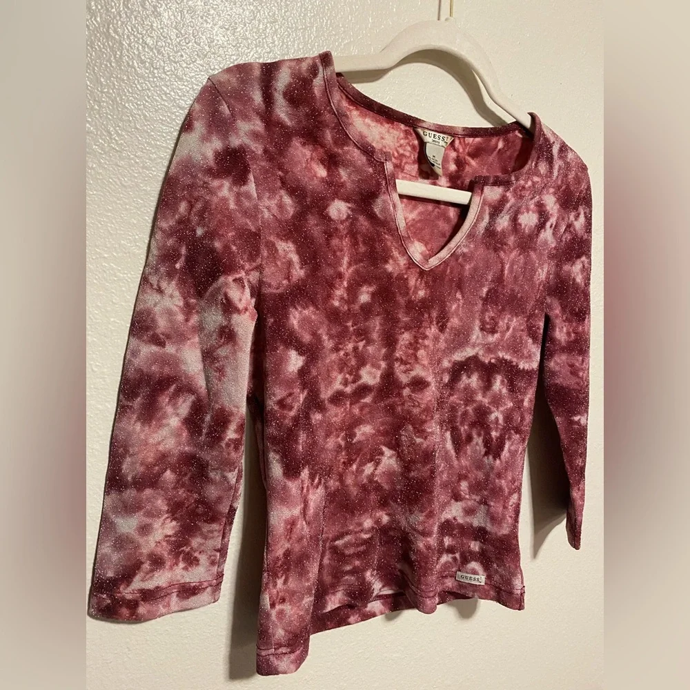 GUESS Glitter Tie-Dye Top |Fitted Shirt | Red Marble Wash Sparkle Glitter Thread - Picture 3 of 4